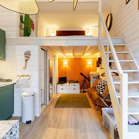 Surfing-house